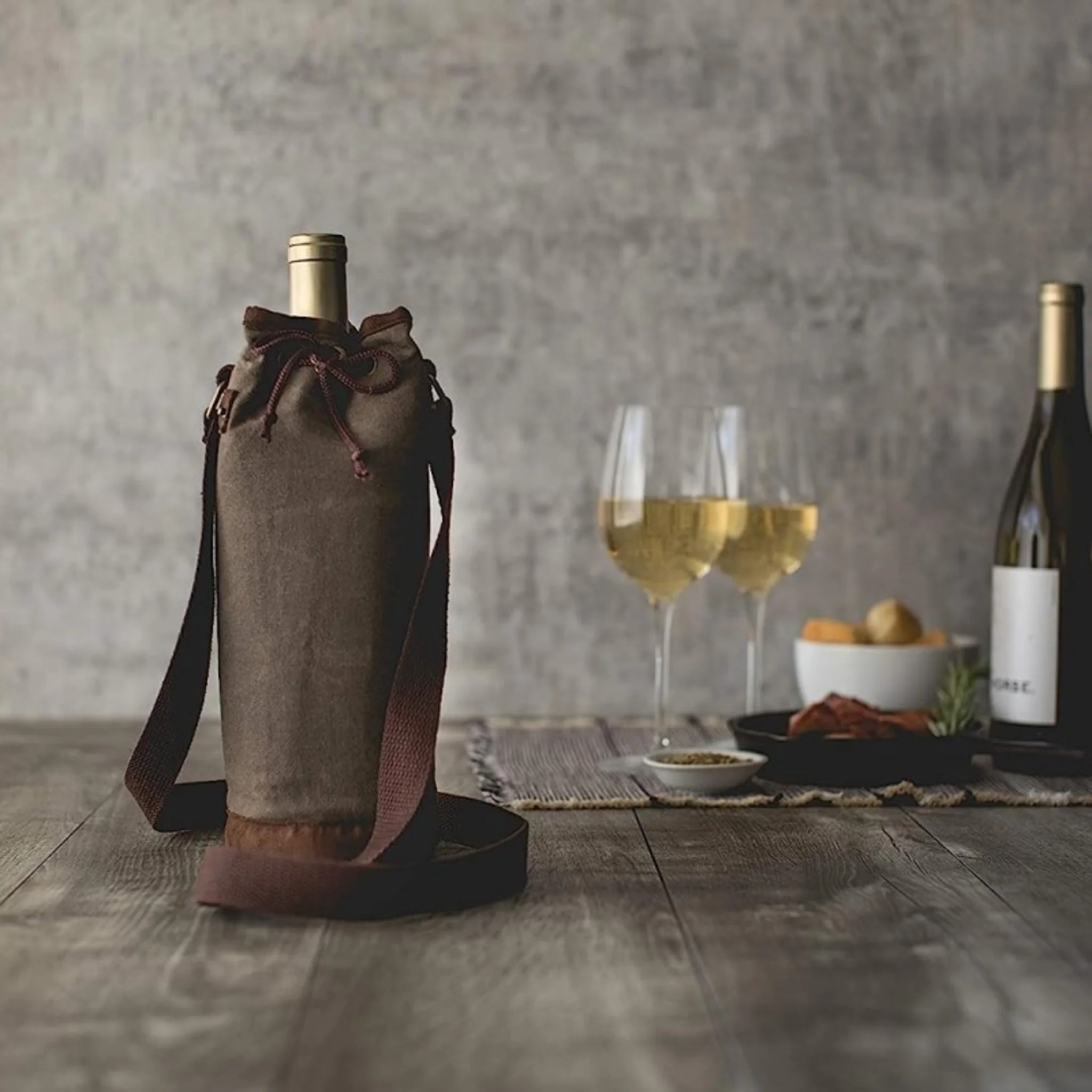 WAXED CANVAS WINE TOTE - (KHAKI GREEN) - Image 2