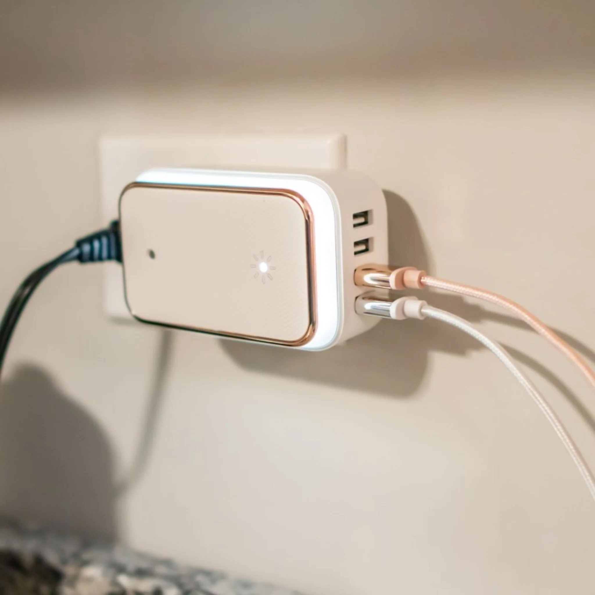 4-PORT USB SUPERCHARGER & NIGHT LIGHT - (WHITE/ROSE GOLD TRIM) - Image 2