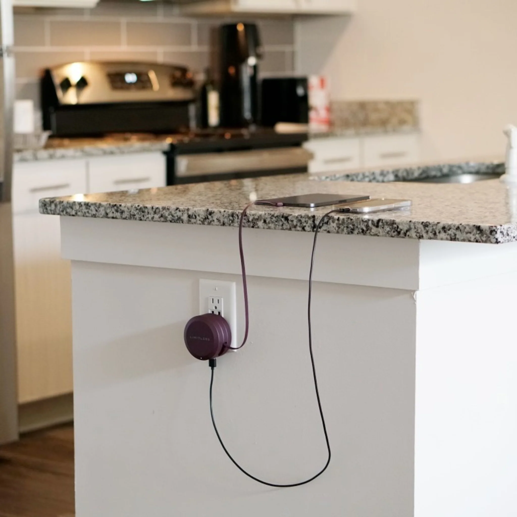 CHARGEHUB RETRACT WITH 4,000MAH POWER BANK - (PLUM METALLIC) - Image 2