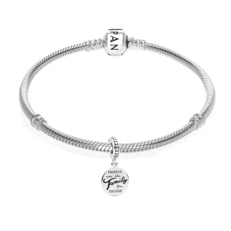 FRIENDS ARE FAMILY BRACELET - (SIZE 7.5)