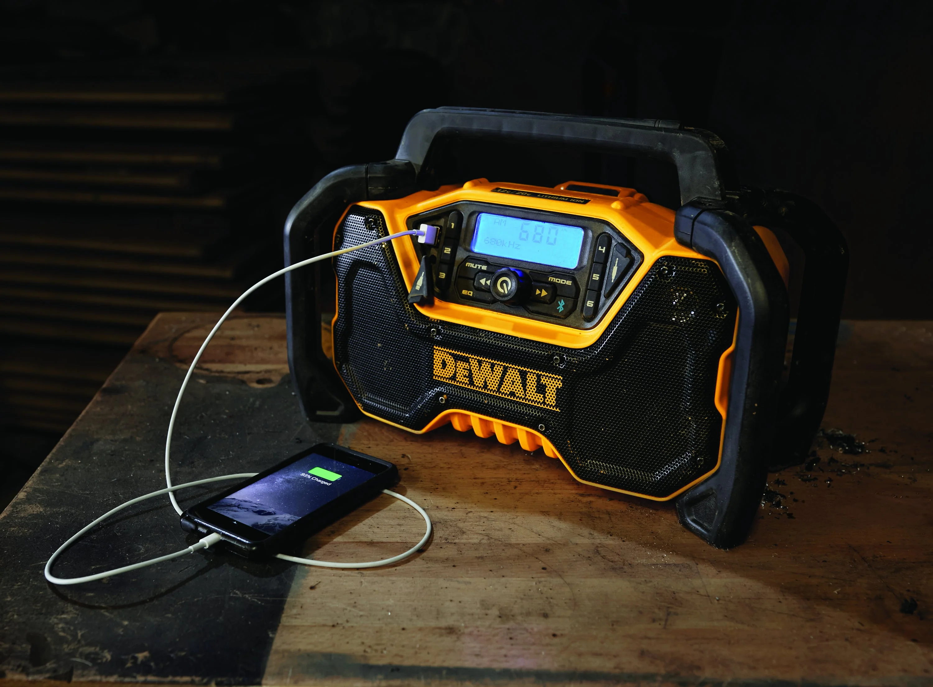 12V/20V MAX BLUETOOTH JOBSITE RADIO - Image 2