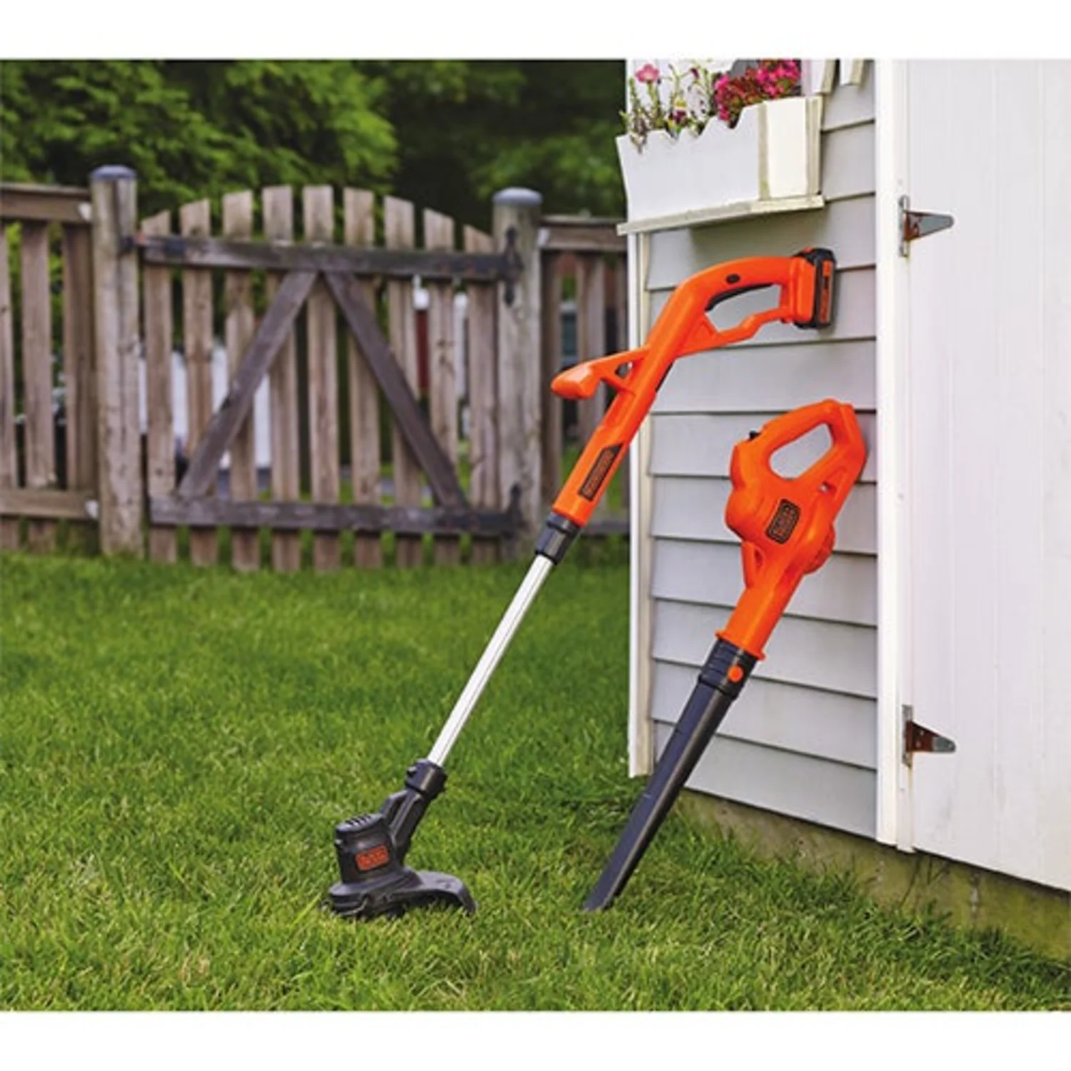 20V MAX LITHIUM 10" TRIMMER/EDGER AND SWEEPER COMBO KIT - Image 3