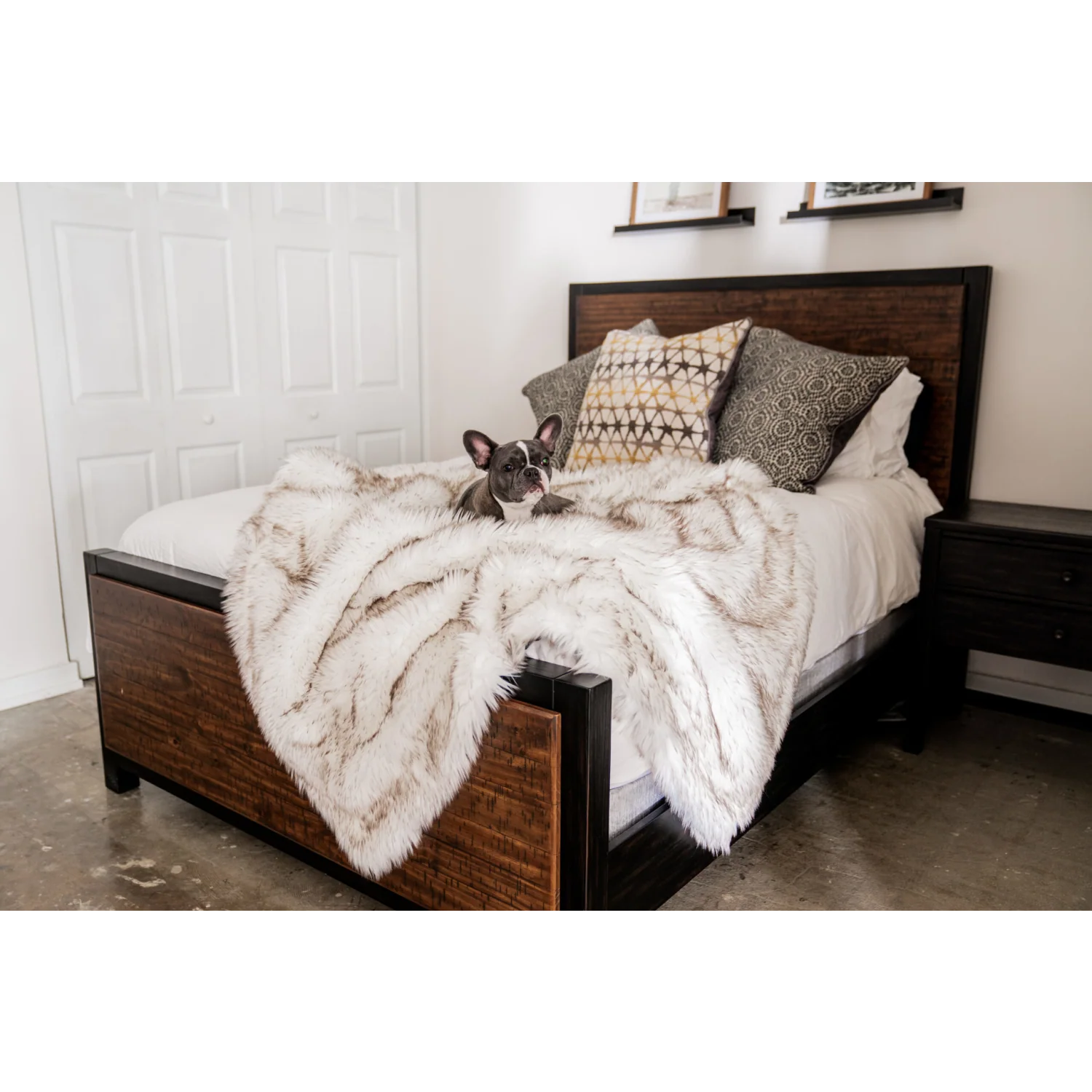 PAW PUPPROTECTOR WATERPROOF THROW BLANKET - WHITE - Image 2